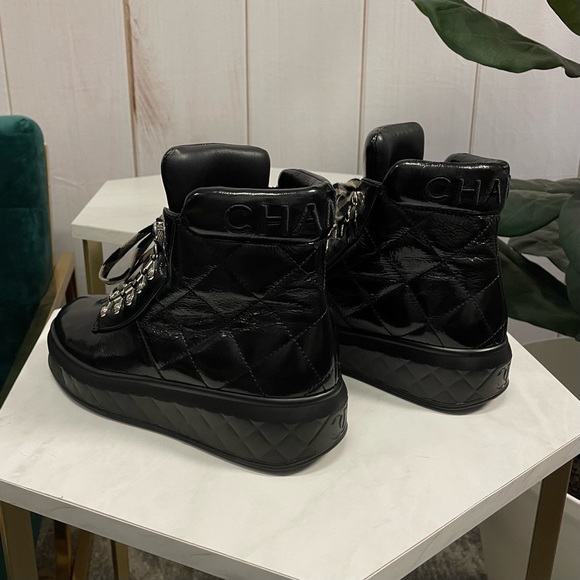 Chanel Black Patent Leather Quilted Boots Size 35 - Picture 2 of 9
